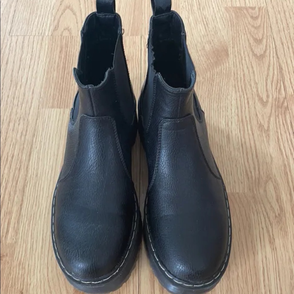 Boots - Picture 5 of 6